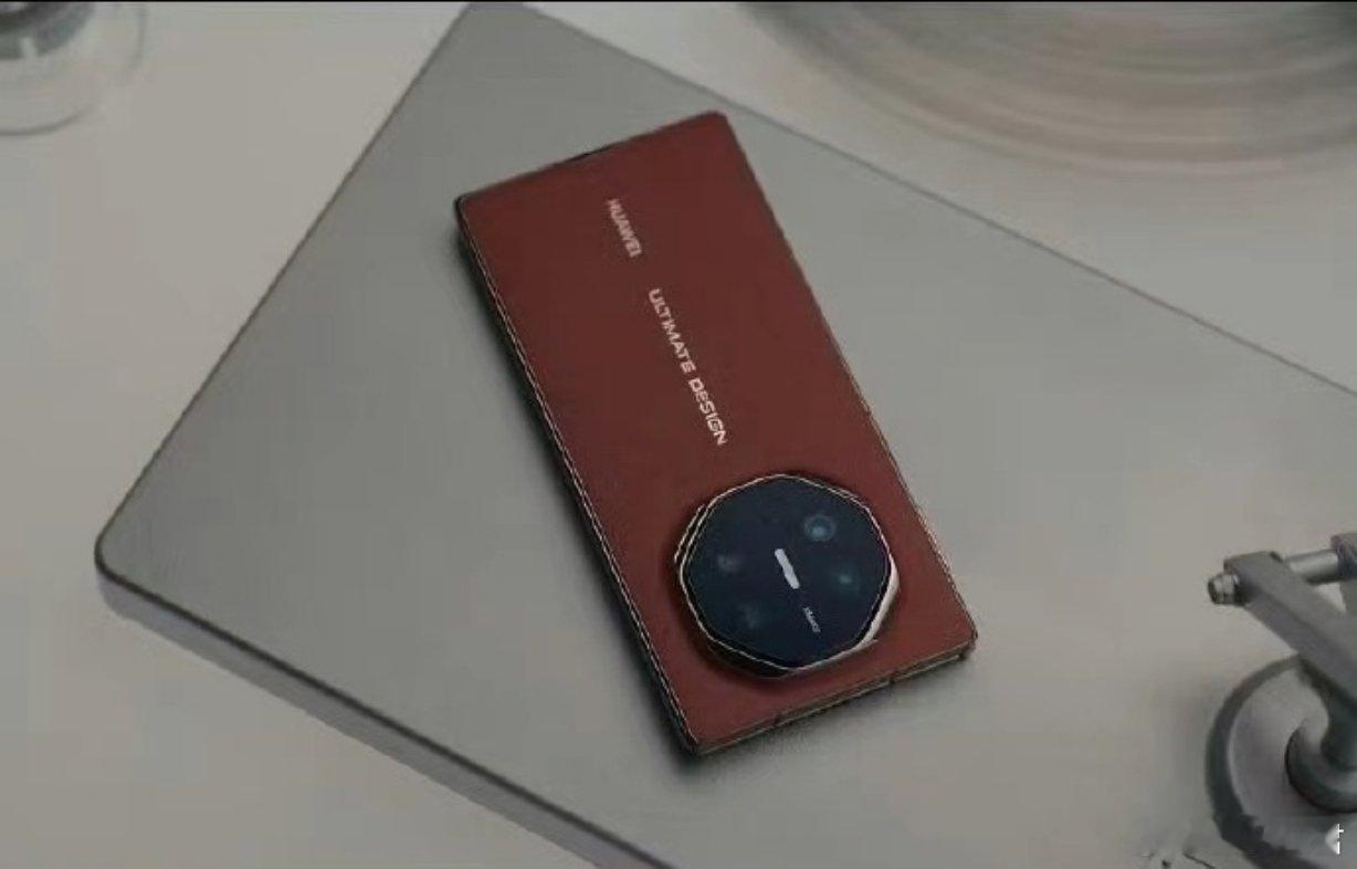 #华为三折叠和iPhone16你选谁#那还用说？肯定是抢华为三折叠啊！新一代理财