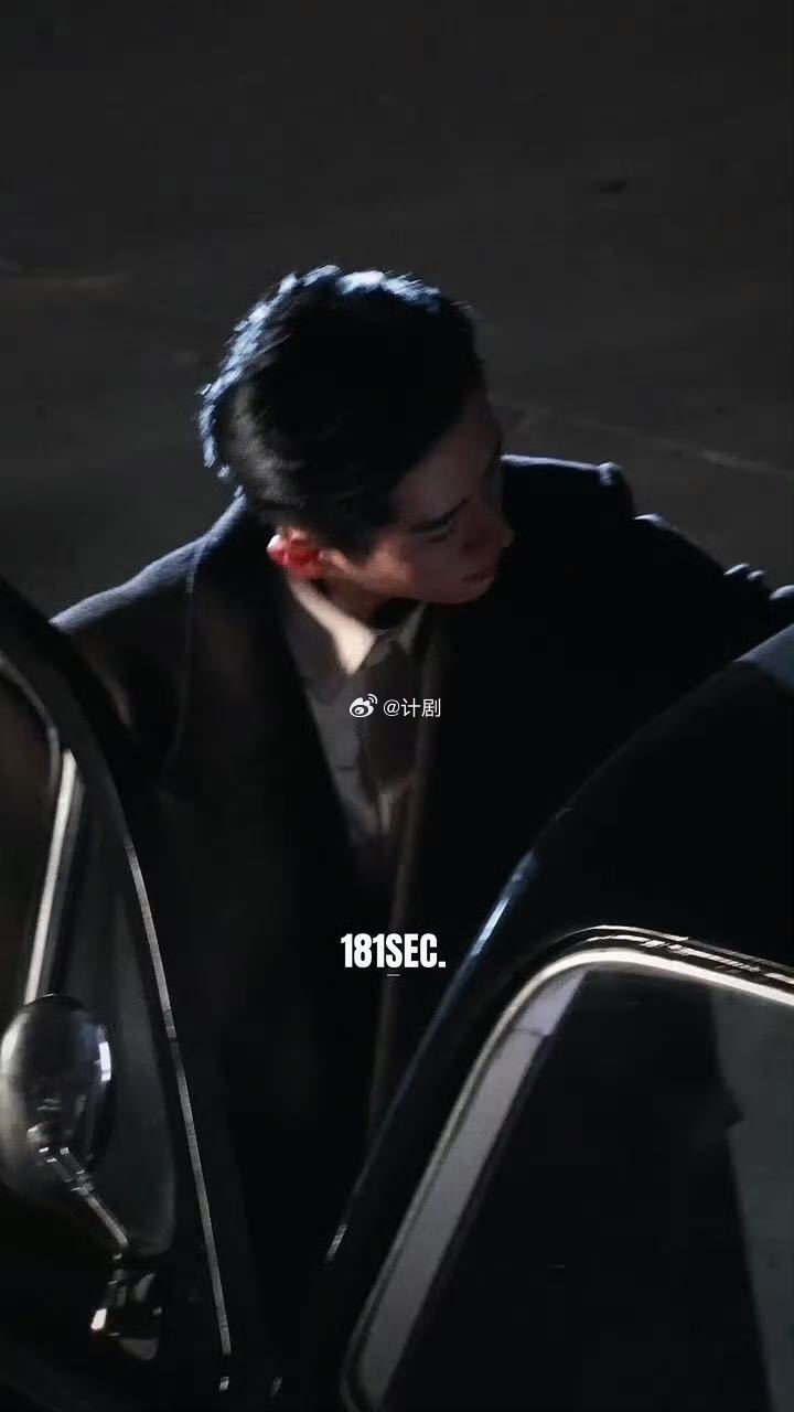 玉簟秋官宣杀青玉簟秋杀青 玉簟秋杀青快乐！丞磊、徐若晗捧花合照纪念满满，虞昶轩叶