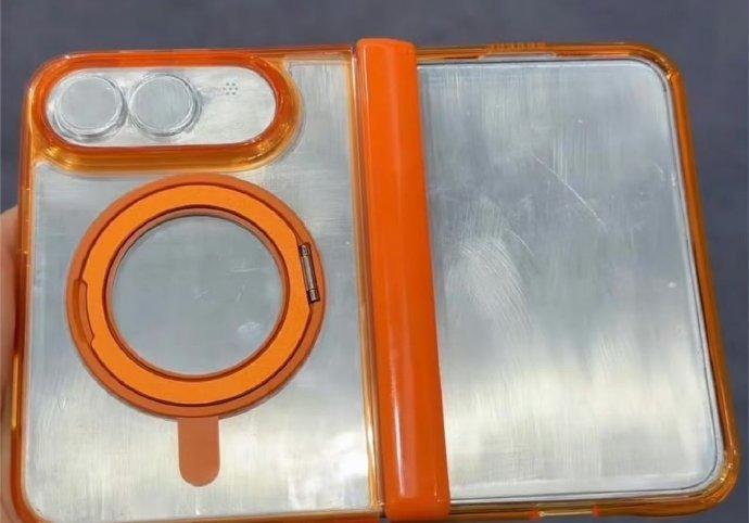 折叠iPhone手机壳曝光 没想到啊 这款 iPhone 折叠屏居然比想象中要小
