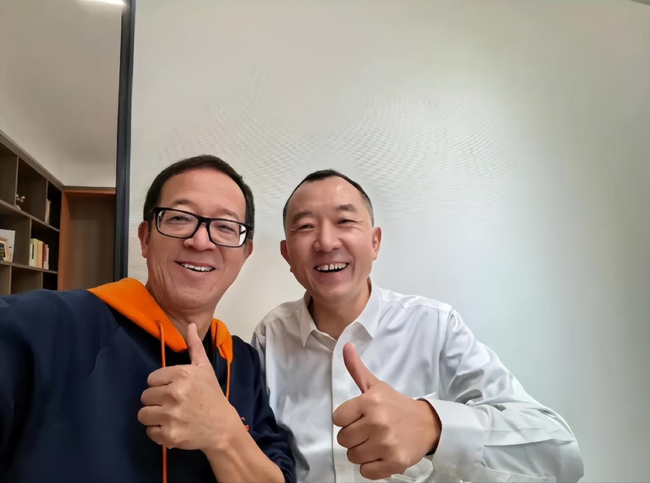 年薪150万？陈行甲到底还是去新东方了。

有人就问了，他不是要做公益吗，怎么转