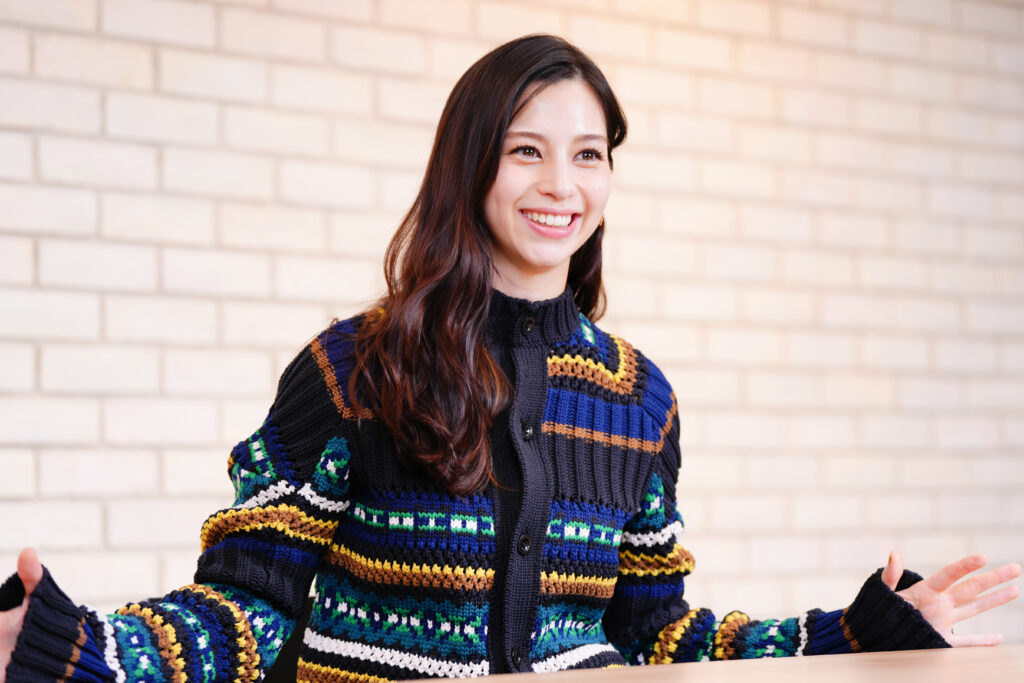 日娱新闻中条彩未 中条彩未 日媒《cocorone》采访美图。 