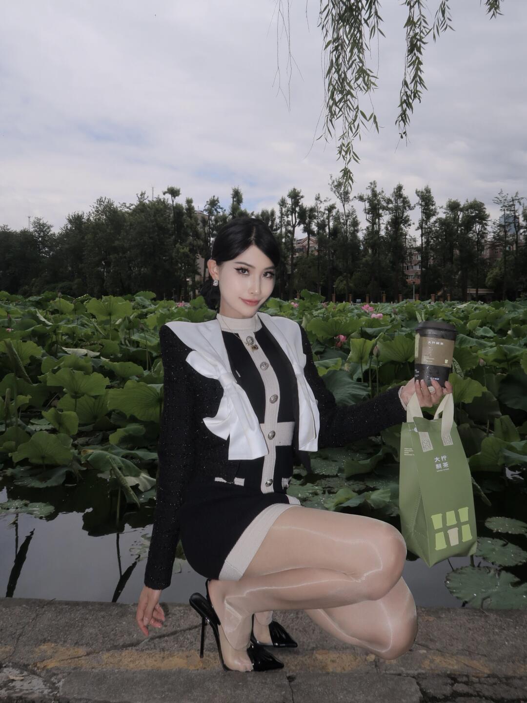 🌿 在清幽的绿意里，邂逅一杯柠檬诗 🍋