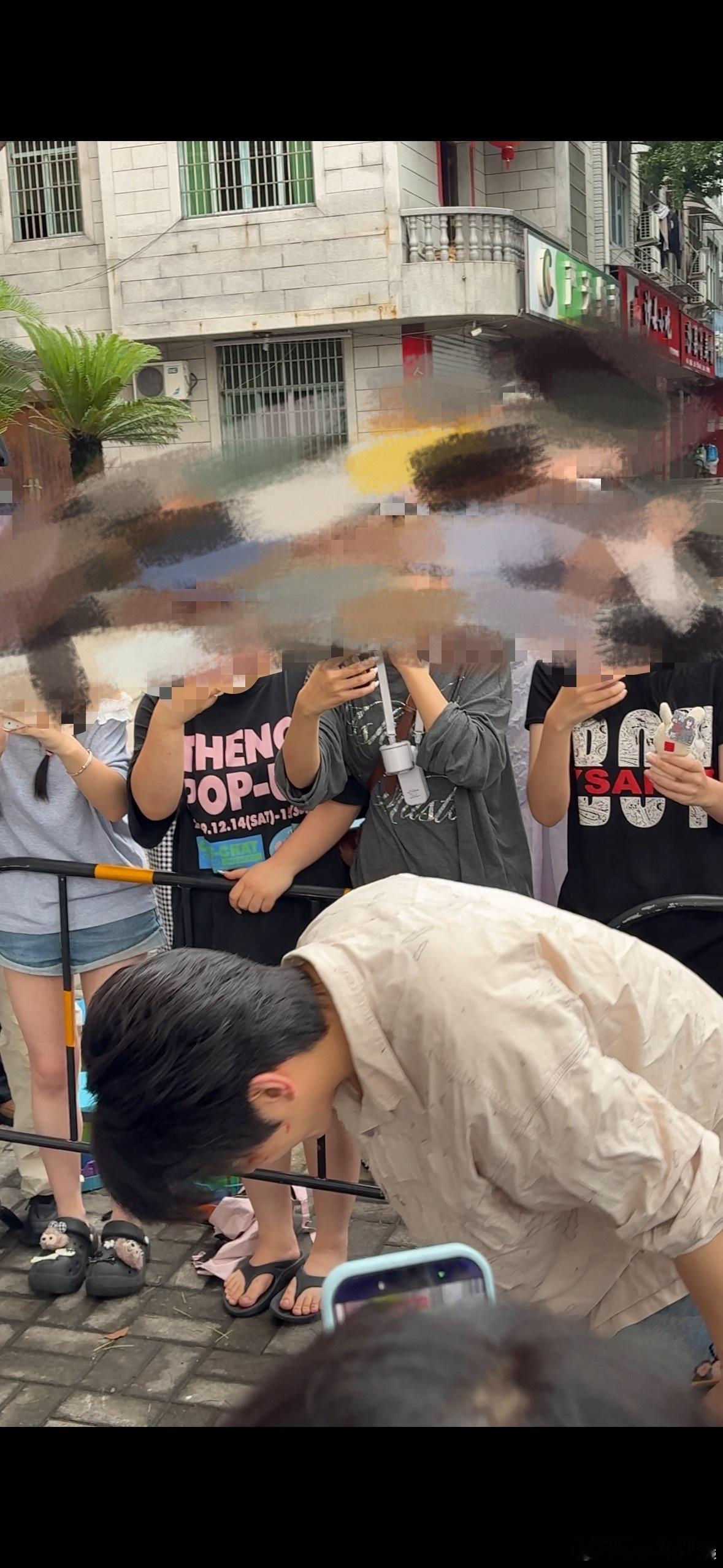 徐振轩道歉无心之过已鞠躬道歉公开认错！专注拍戏中，以后会更加注意‼️ 