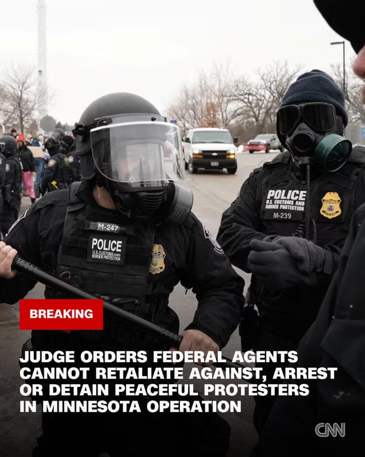 美国联邦法官命令联邦特工不得报复、逮捕或拘留明尼苏达州行动中的和平抗议者。

明