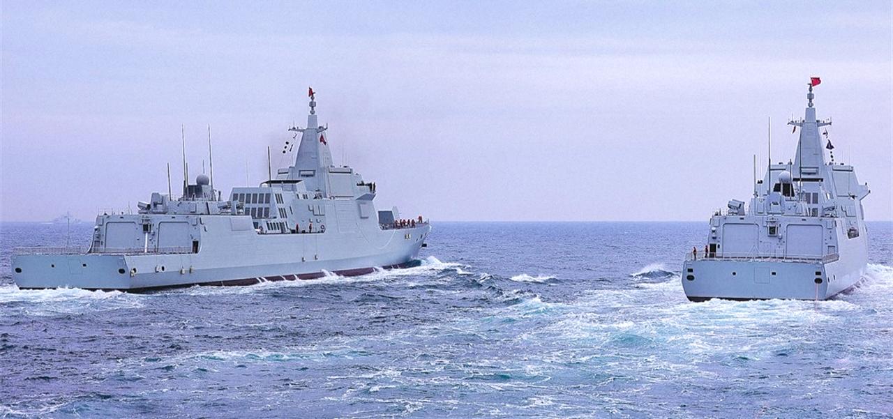 [捂脸] 感觉记者已经很努力了，不过还是把艨艟巨舰拍成了这个样子（图1）……感觉