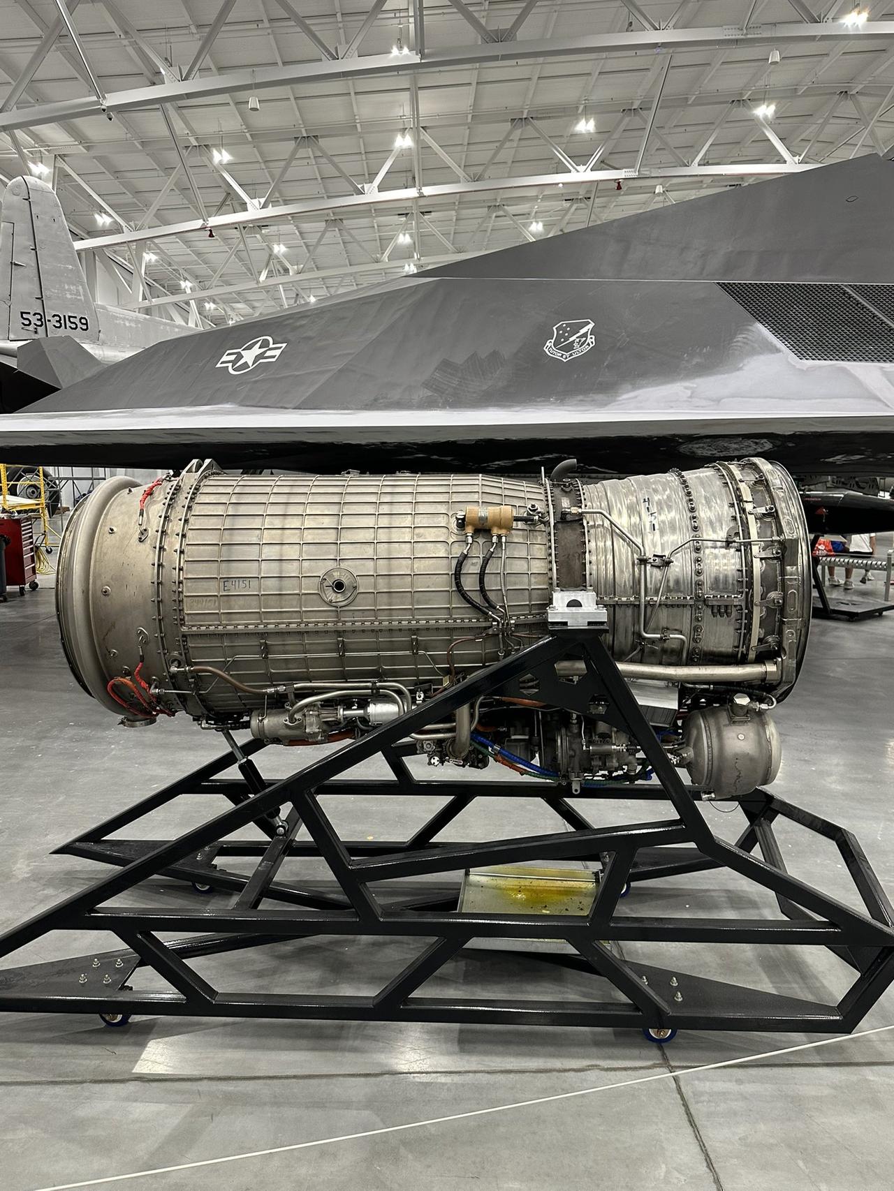 F-117隐形战斗机正在希尔空军基地整修，准备进入博物馆展出
近日，有照片显示，
