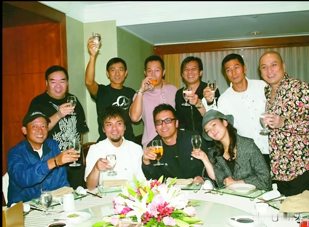 2007年，上海刘德华演唱会庆功宴。刘德华自费宴请了圈内好友，同时也是电影《兄弟