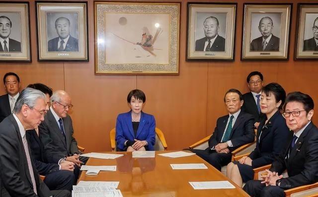 高市早苗辞职！当地时间2月18日上午，日本政府召开内阁会议，高市早苗内阁集体辞职