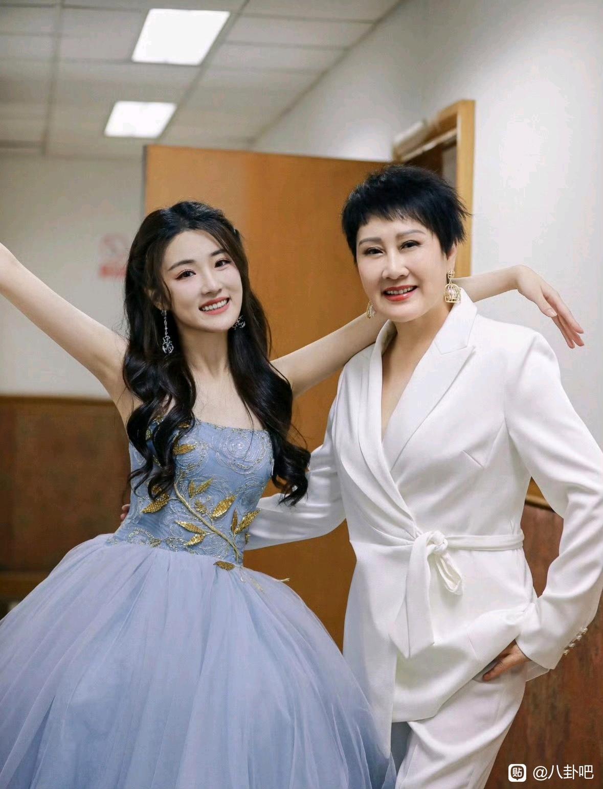 原来张凯丽的女儿已经进入娱乐圈当演员了 