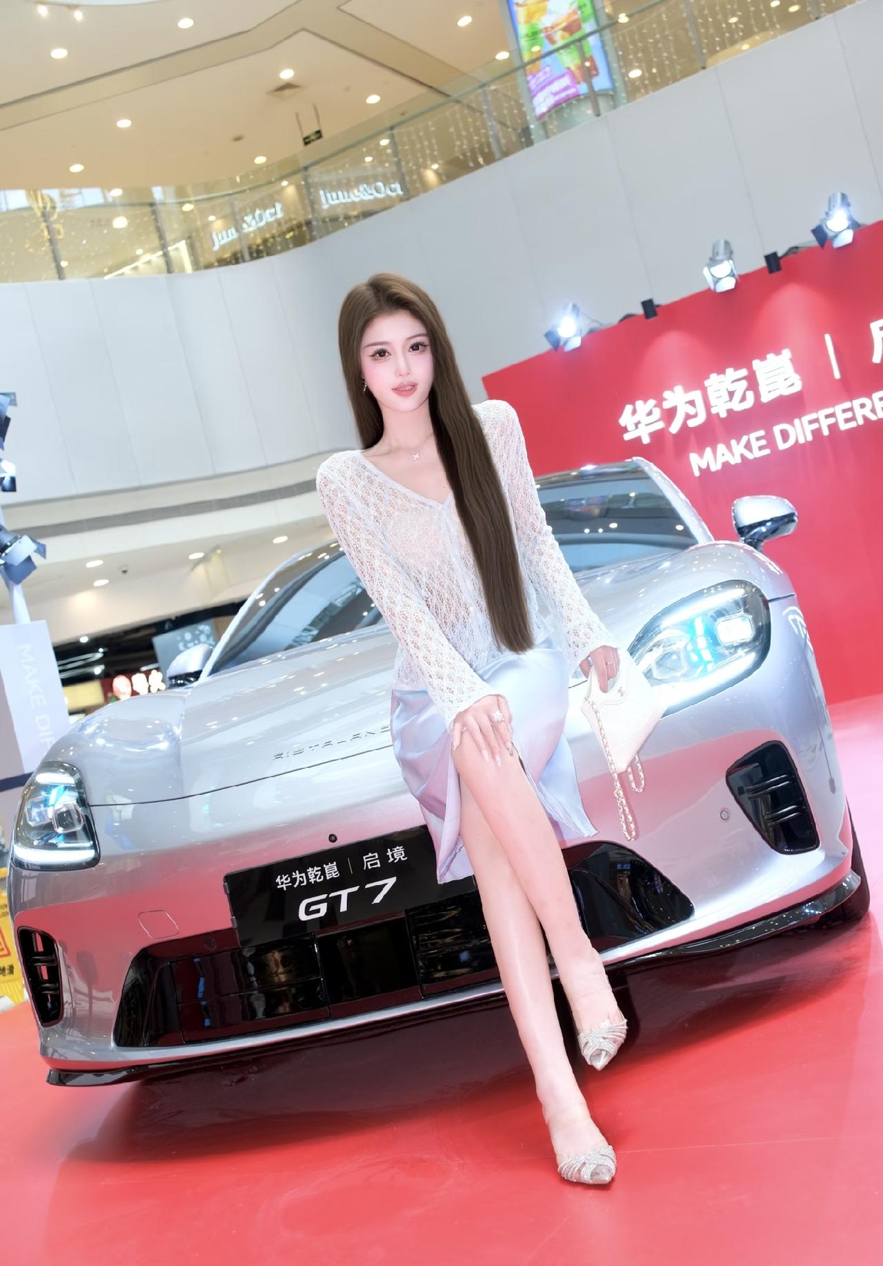 2026买车推荐:
1、要面子一一买特斯拉
2、随波逐流一一买比亚迪
3、想要性