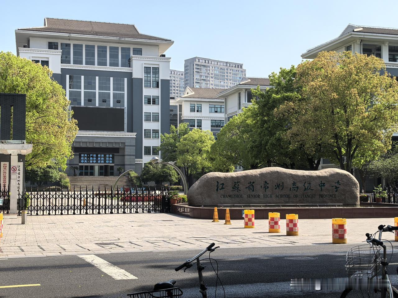 我们老两口今早地铁—高铁到了常州，没出站直接乘一号线前往天宁寺，两站后在文化宫下