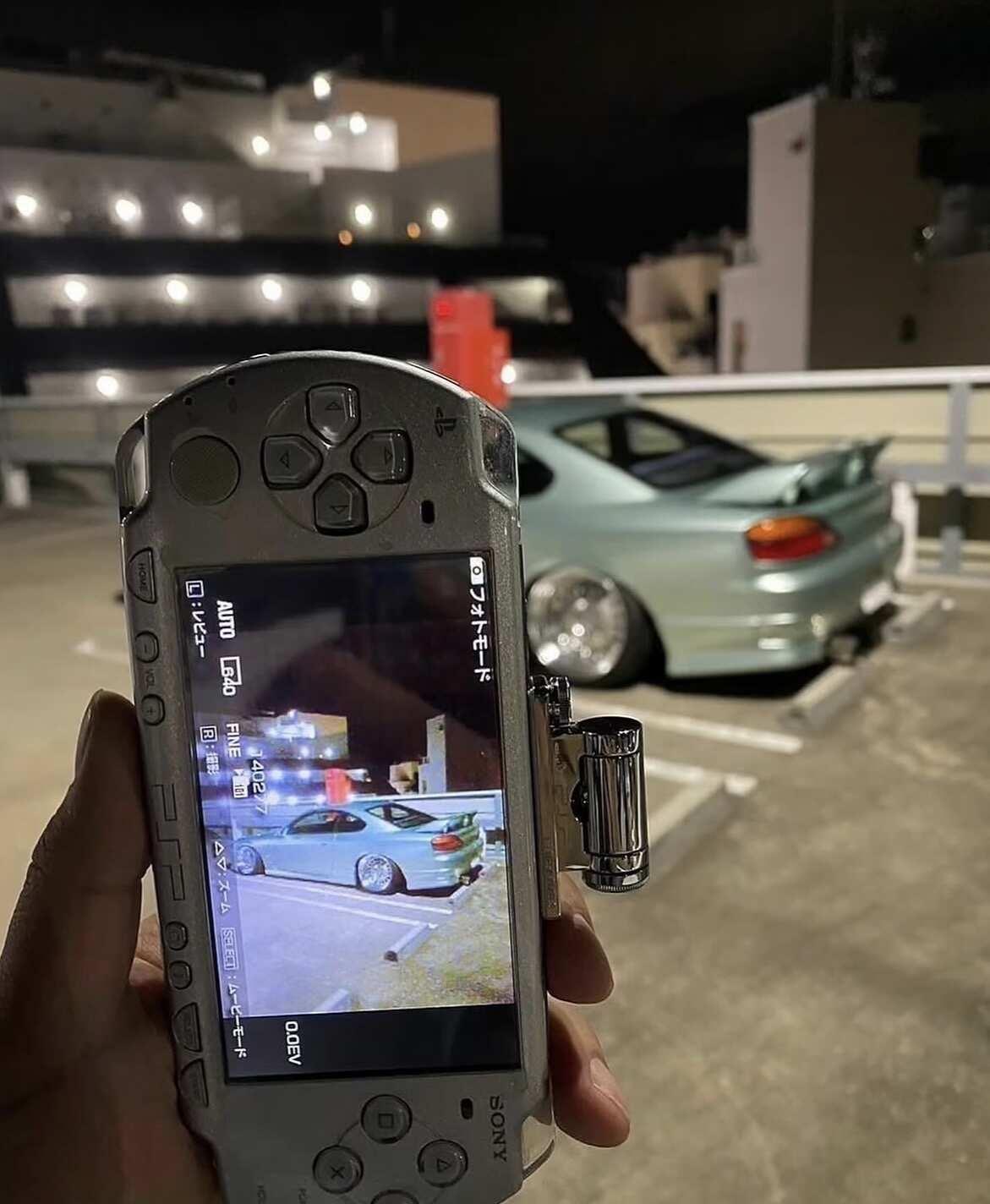 自带古早滤镜 日产Silvia S15
用psp和psp vita拍出来是这样的