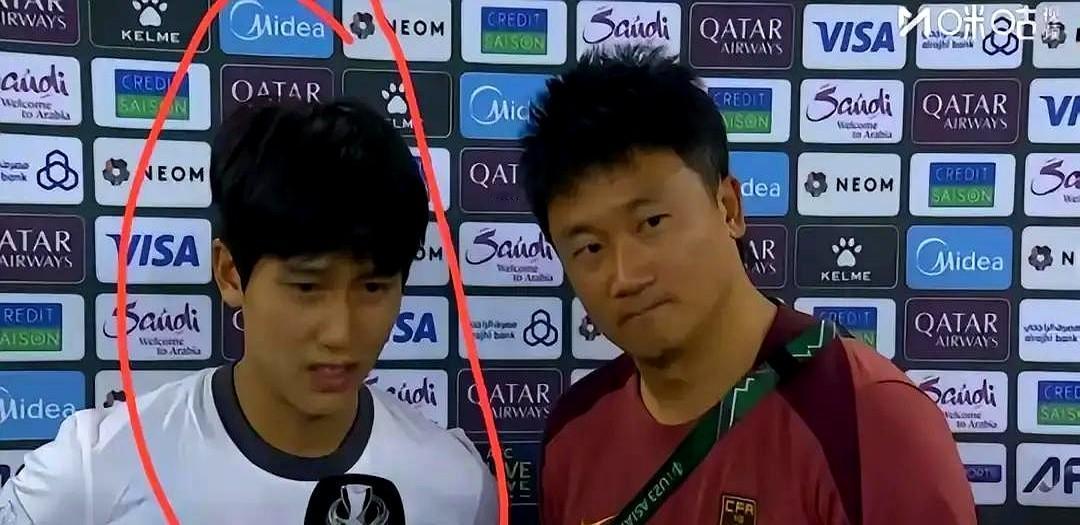 都说向余望离不开大中锋？这说法有点偏了啊。

看看他在国奥队，跟蒯纪闻这种能跑能