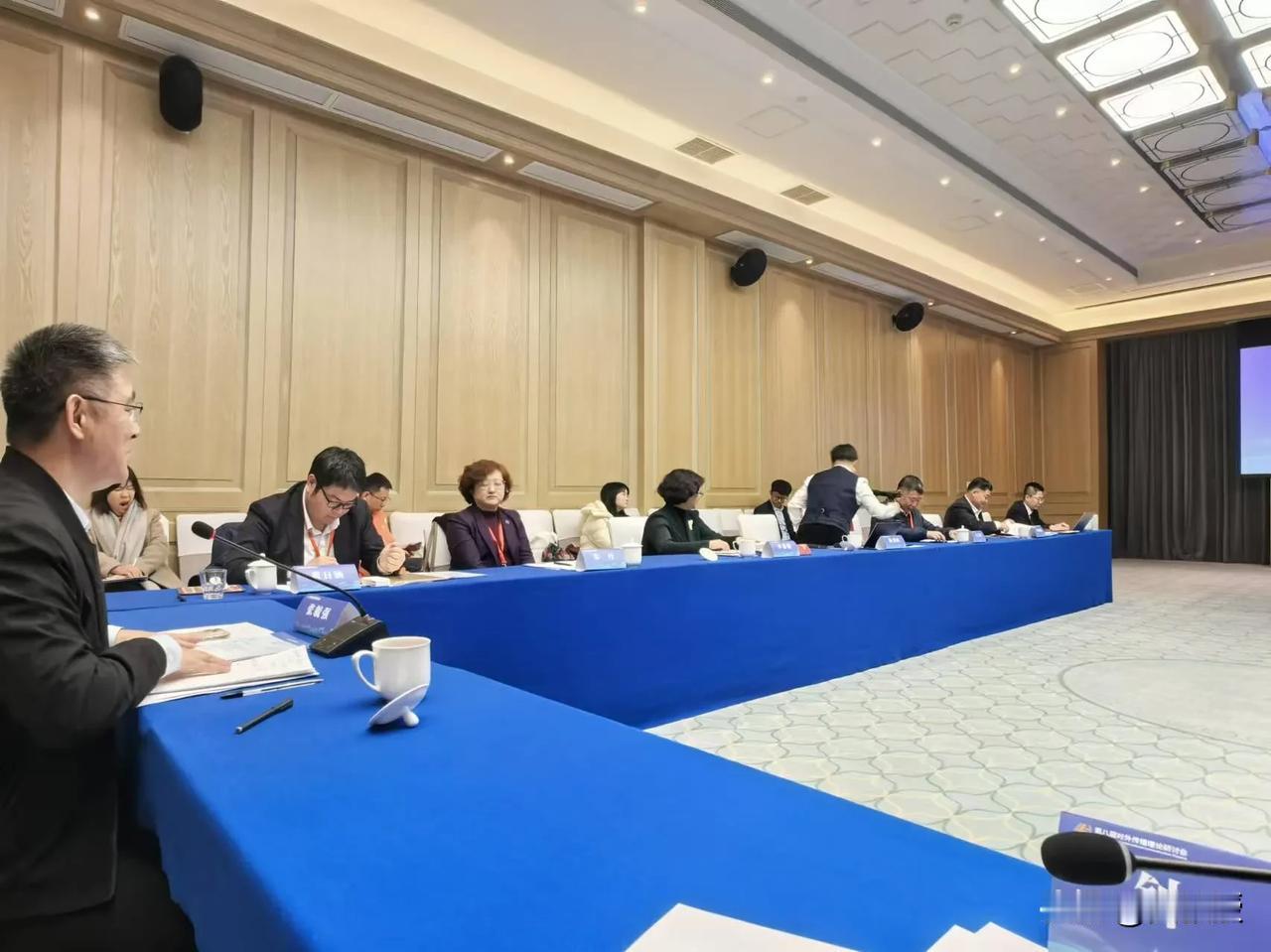 成都开会
金牛宾馆有历史[赞][赞]
构建更有效的国际传播体系
闭门会议，大家讨