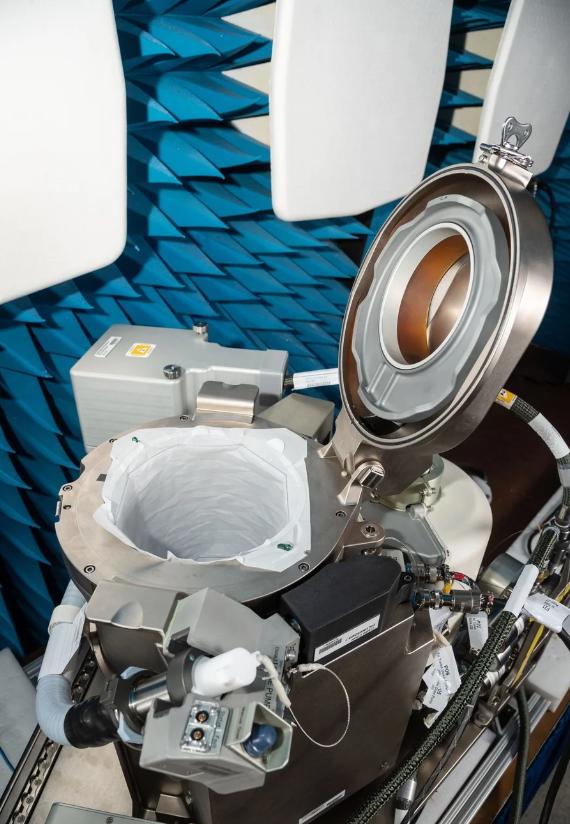 阻挡美帝称霸世界的最大障碍原来是厕所！前有航母被厕所搞崩溃了，后有飞船上天又被厕