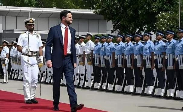 极有可能万斯会当上总统！如果万斯当上总统！对全世界都不是什么好事！因为万斯年轻！