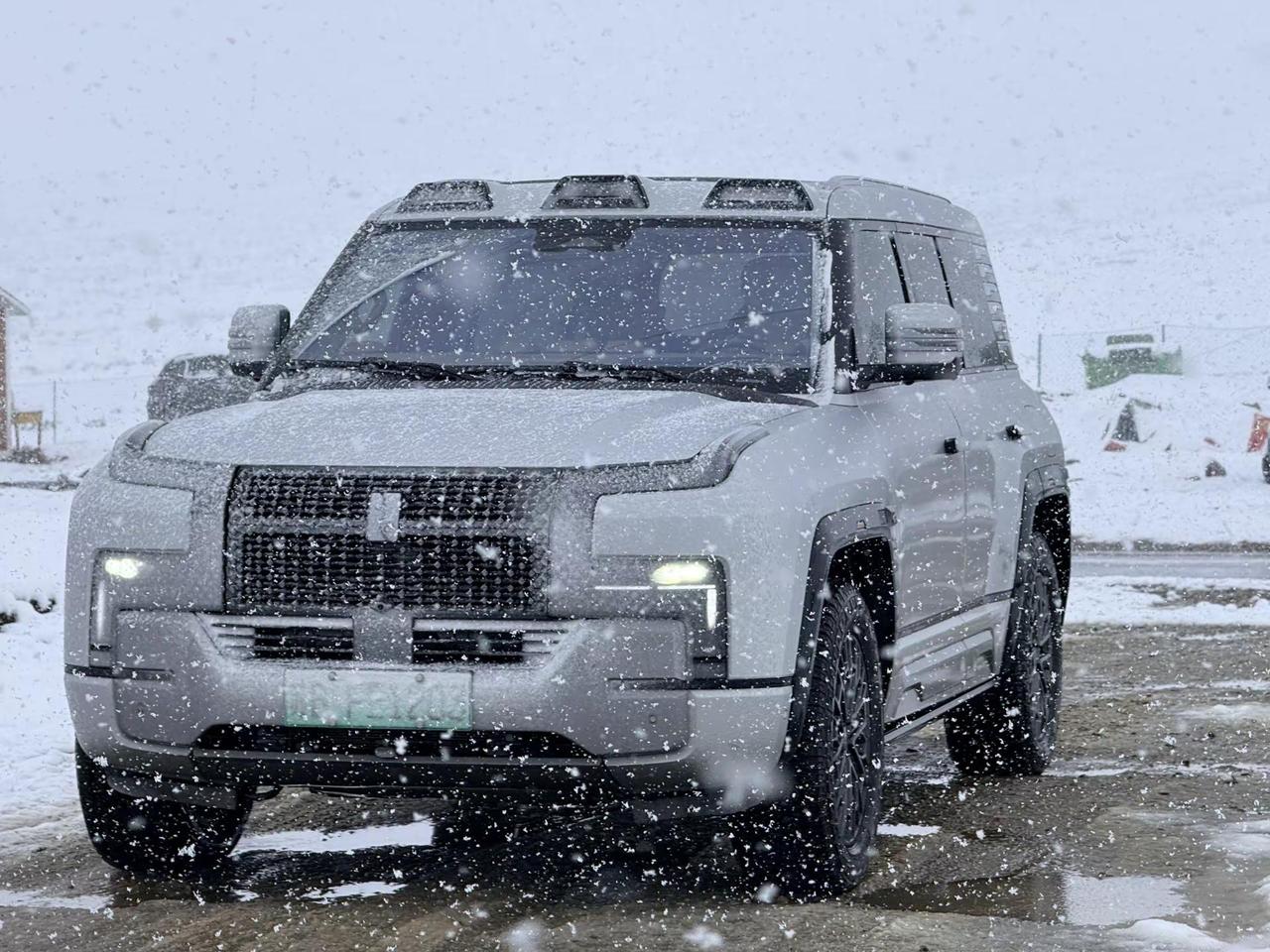山有风雪，路有自由｜二刷仰望U8进藏，一日历经四季仰望U8