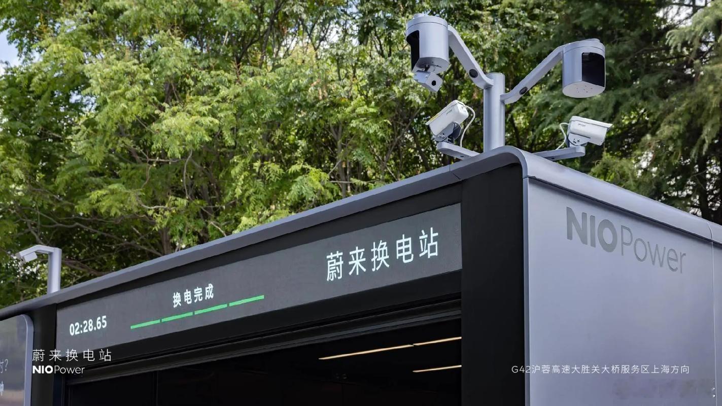 蔚来在充换电领域投入超180亿元，但成效存疑。换电站单站成本高，使用频率低，投资