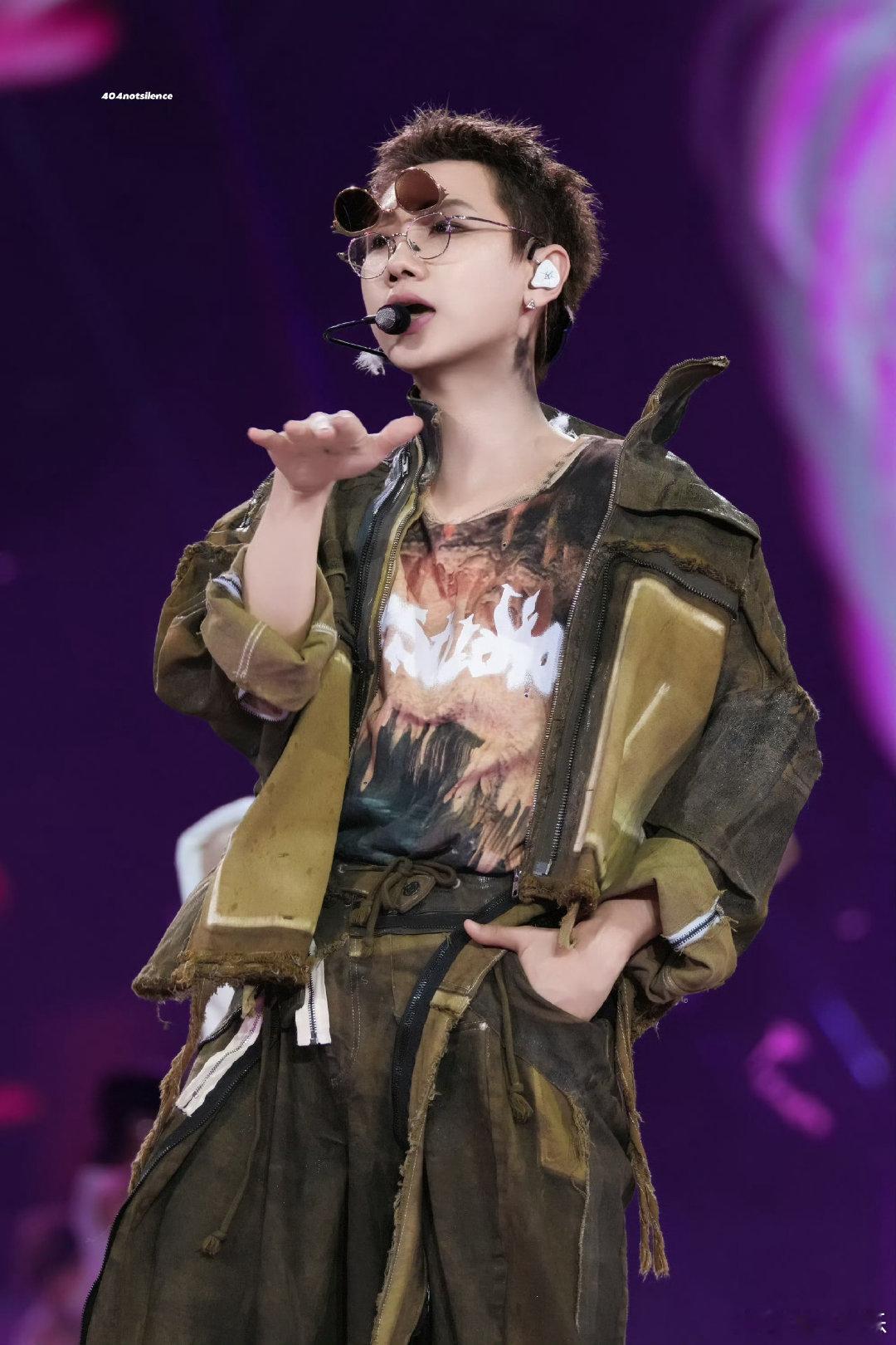 汪苏泷任贤齐我是一只鱼官摄任贤齐是汪苏泷明日世界首位嘉宾谁的青春DNA动了！任贤