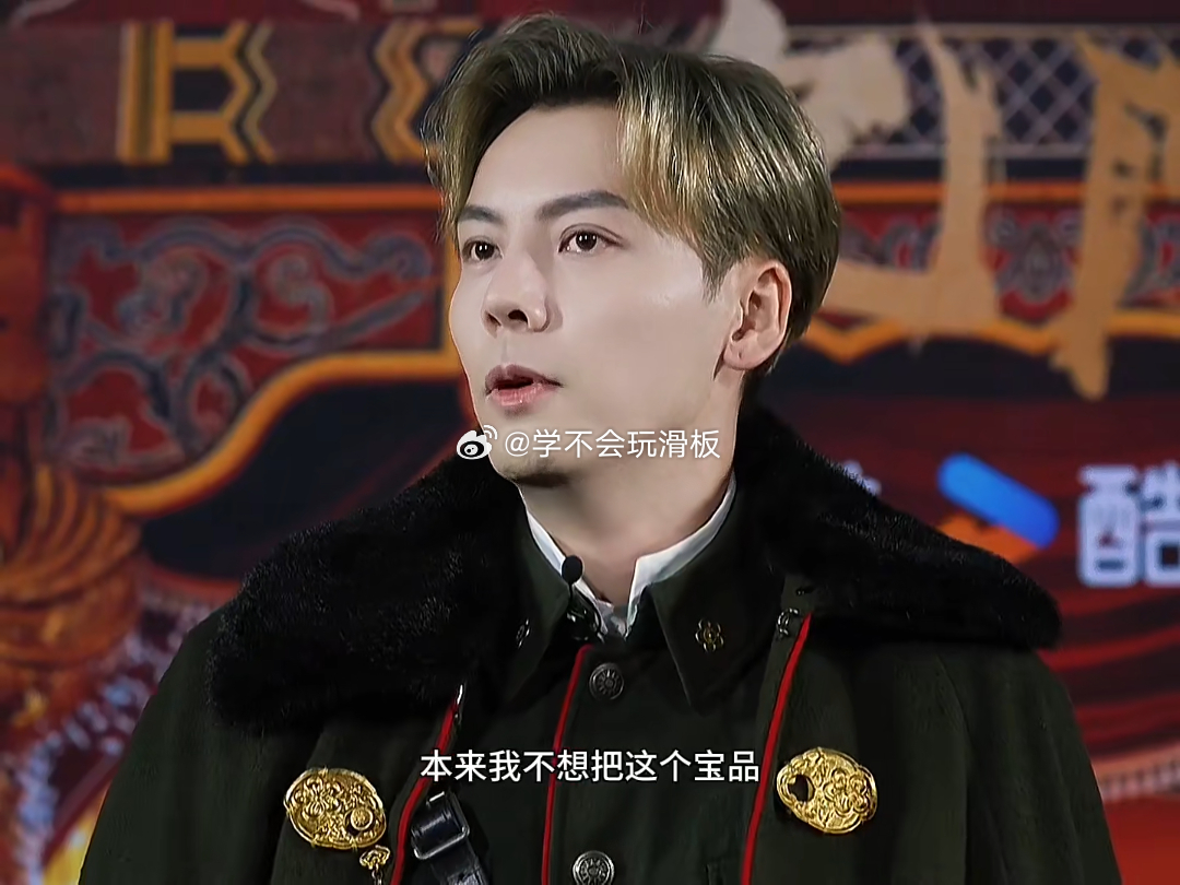 陈伟霆九门直播哭了直播收尾眼眶泛红瞬间破防🥺一句人生能有多少个十年，藏着和张启