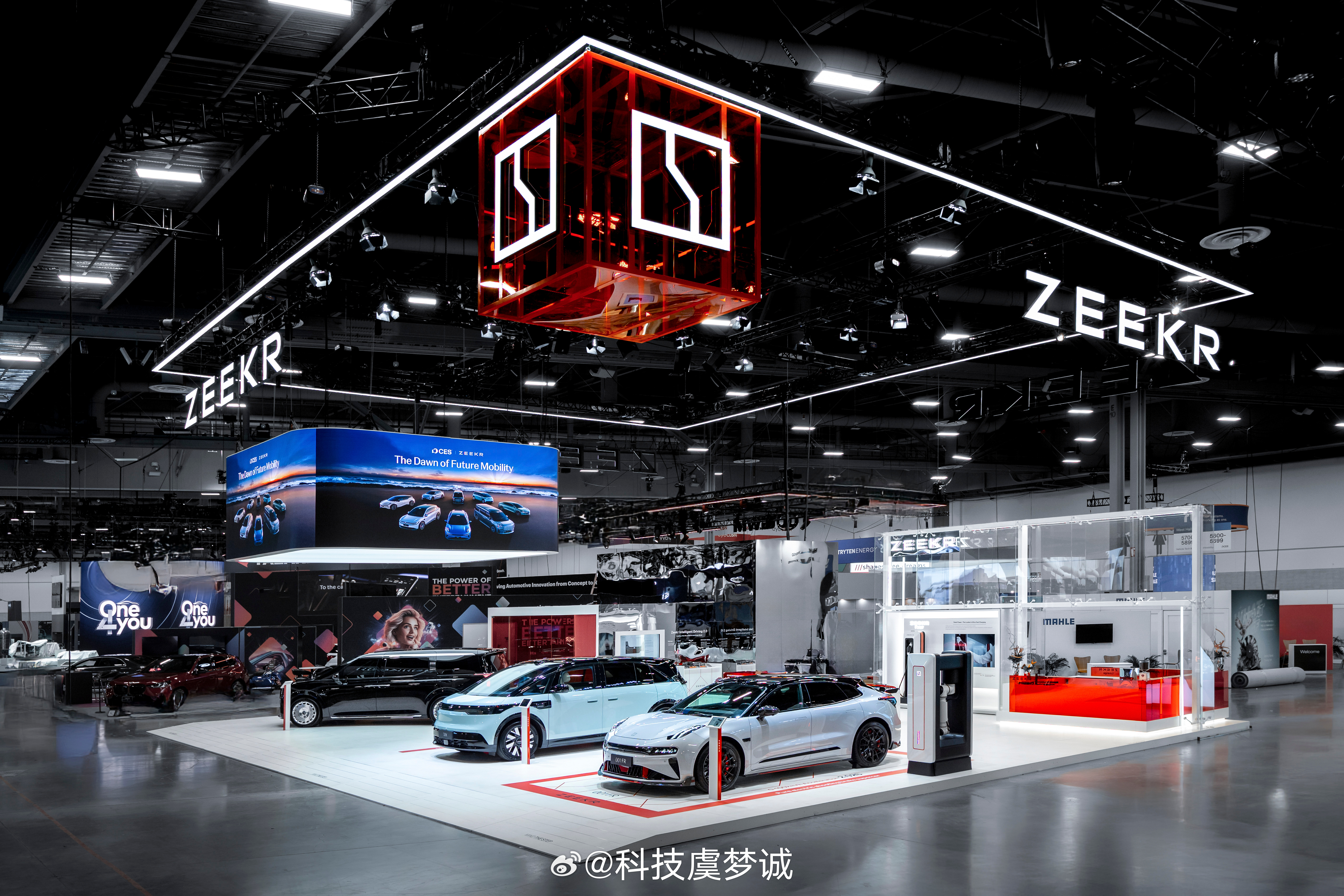 极氪引领科技出海 在最近的消费电子展CES 2025上，极氪凭借其先进的技术吸引