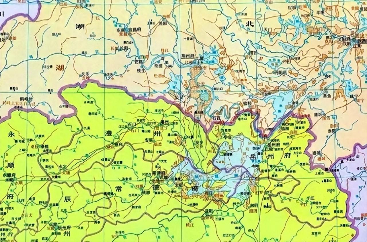 800里洞庭湖，全归湖南，湖北一滴水都没分。这事搁今天，谁不憋屈？可康熙这一刀砍