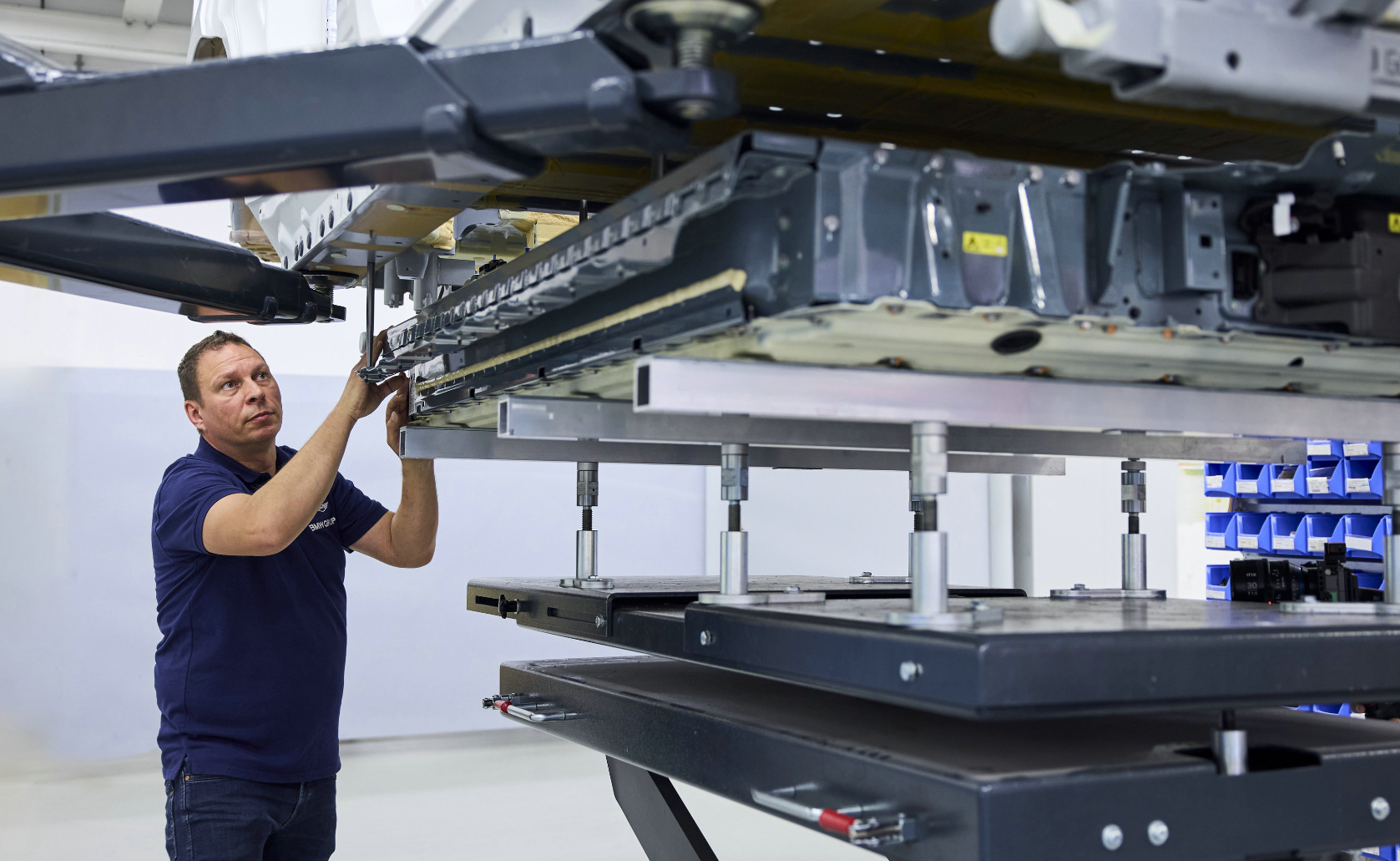 车若初见 宝马又整上黑科技了，发布了全新氢能扁平化储存系统，将率先搭载新一代BM