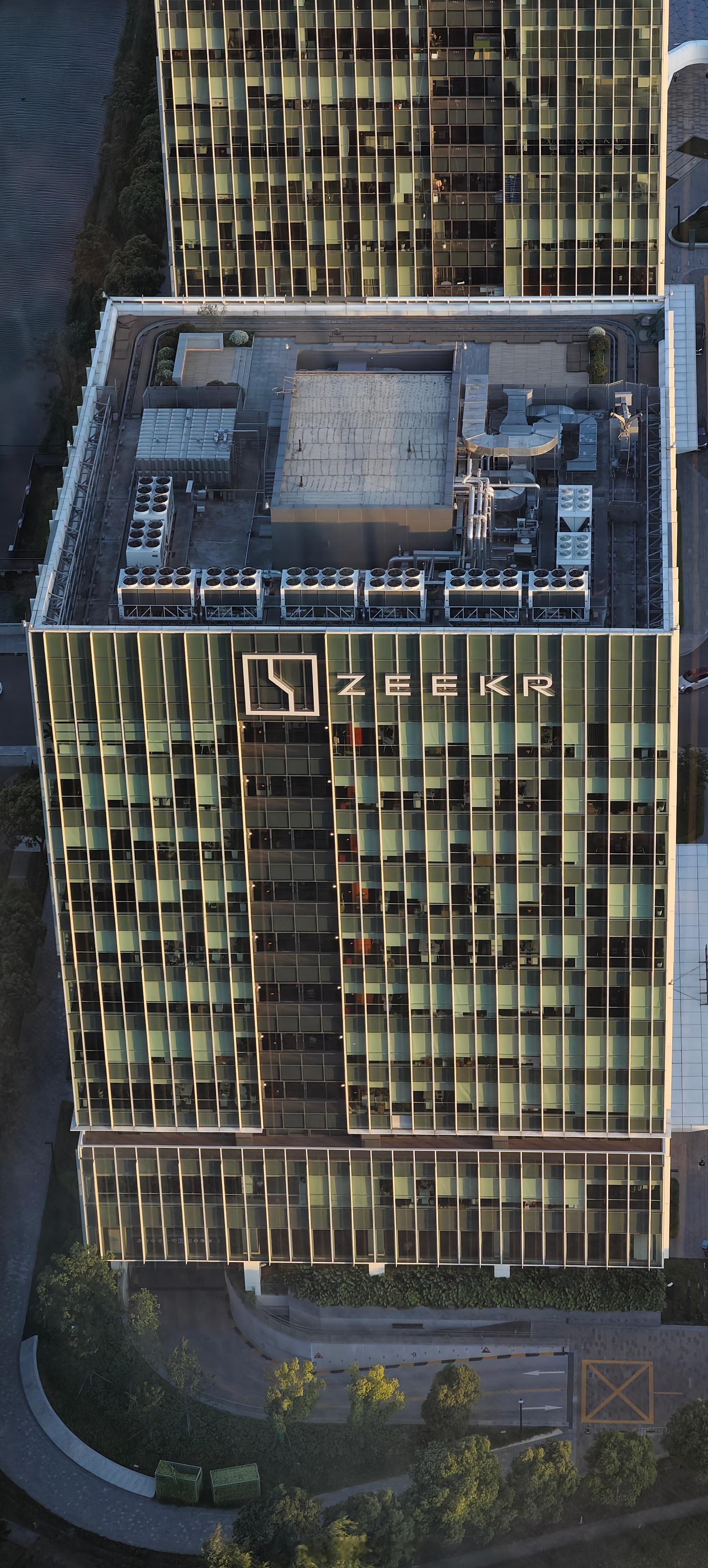 偷窥一下极氪上海总部，这两台车是什么？一个还没发布的全新SUV，另外还有007新