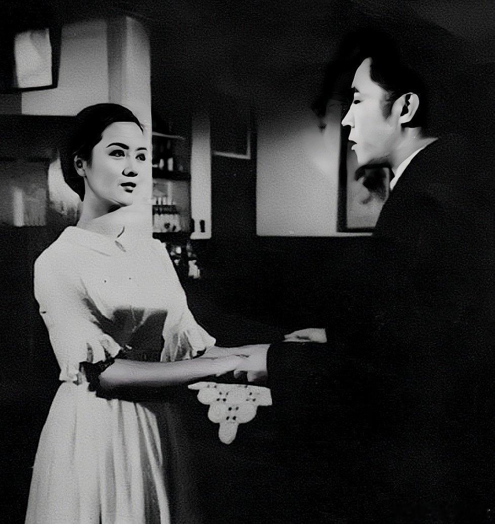 1966年李翰祥，杨苏在台湾国联影业公司导演，根据琼瑶小说改编的电影《几度夕阳红