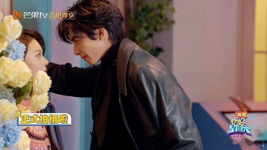 赵今麦连赵今麦拍照都控制不住自己的剪刀手你好星期六谁还没被赵今麦的吐槽笑晕！拍立