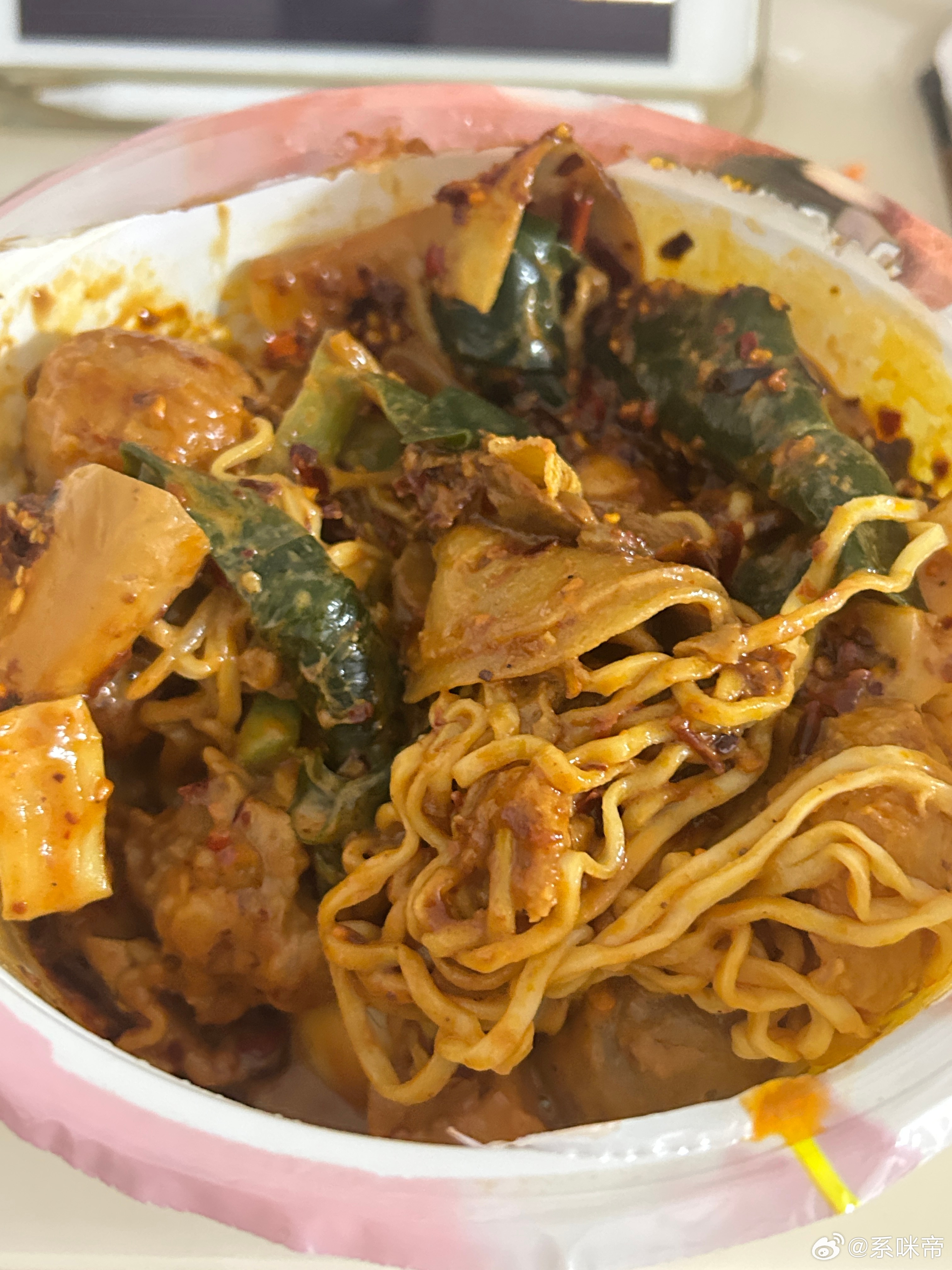 减肥第1天早餐：黑糖贝子饼+红枣饼午餐：土豆炒肉+煎鸡肉+米饭+葡萄+桃子晚餐：