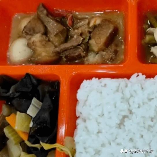 家长主要怕食材差、添加剂多、营养流失，若学校公开供应商资质、检测报告，且有家长监