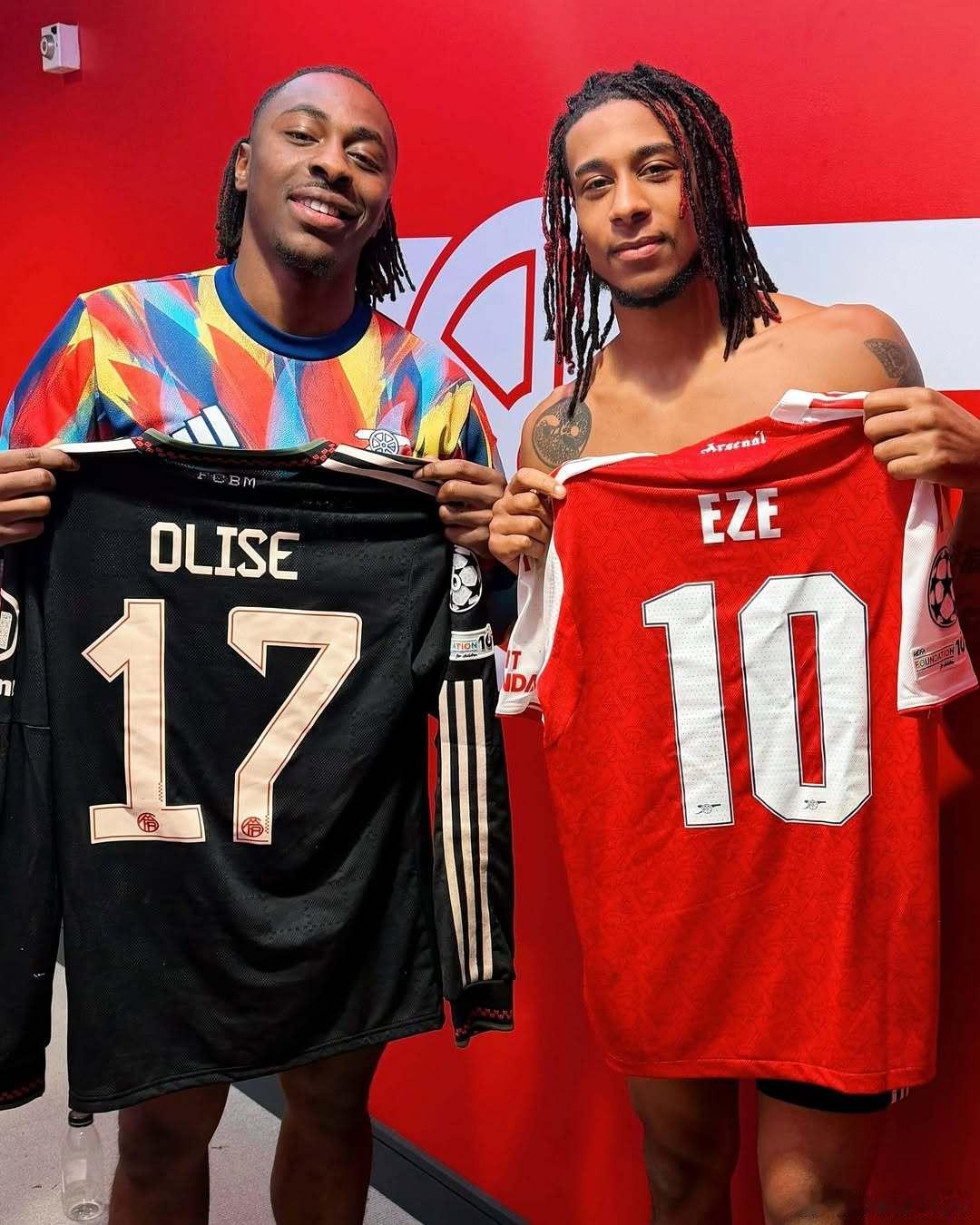 賽後，埃澤與奧利塞交換球衣❤️💙🏴󠁧󠁢󠁥󠁮󠁧󠁿🇫🇷 