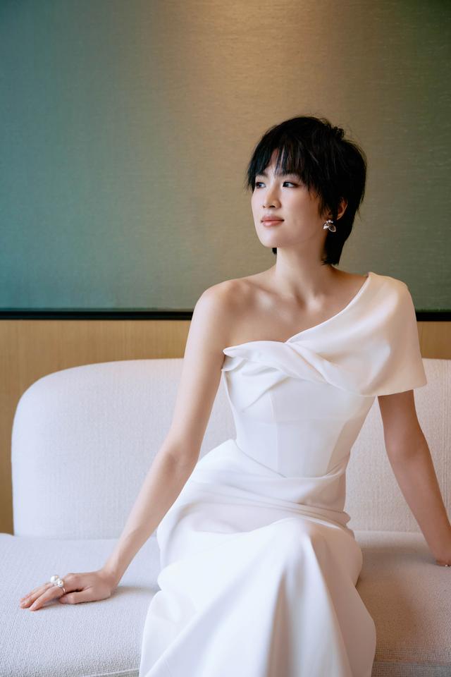 姚安哪，我越来越不理解了，她进娱乐圈到底图啥呢？图出名吧，她都没有去演过女主，都