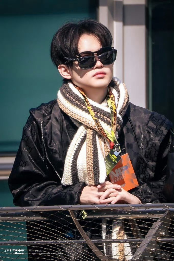 亮相F1上海站的韩国组合艺人李龙馥 李帝努 钟辰乐 蔡亨源 刘基贤 丁海寅 