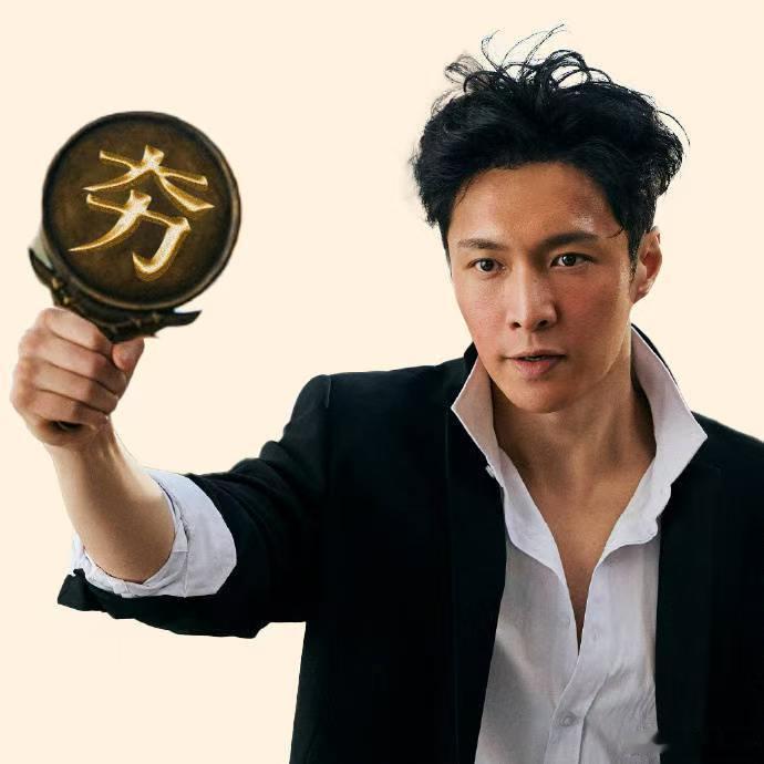 外表是张艺兴内胆是师叔公周星驰爆料张艺兴自己选的粉色 不得不说张艺兴和角色适配度