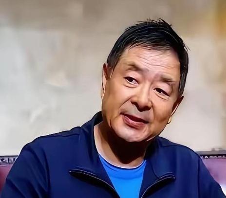 谁也没有想到，凌晨一点的北京，72岁的濮存昕竟用一根布绳，将自己与94岁的老母亲