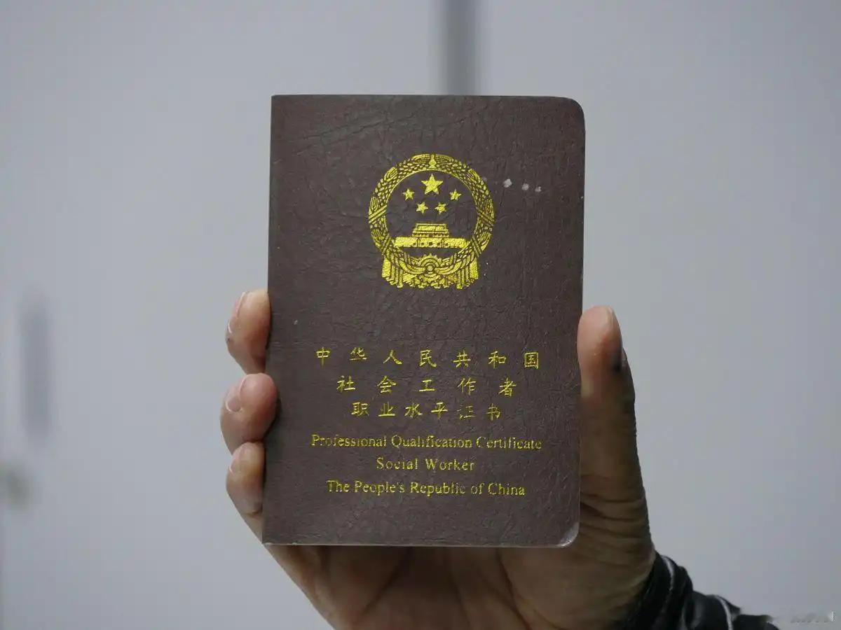 2026 年退休职工养老金还会调整吗？七八月工资条“多了几十块”到底怎么回事：别
