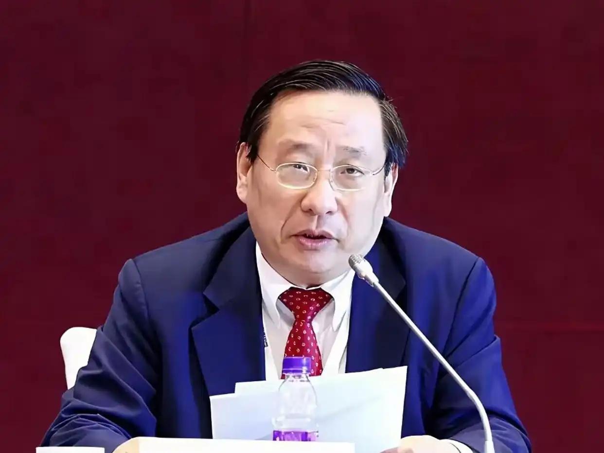 39 万亿美债悬在头顶，光利息一天就吞掉近3亿美元，高志凯 5 月 27 日在深