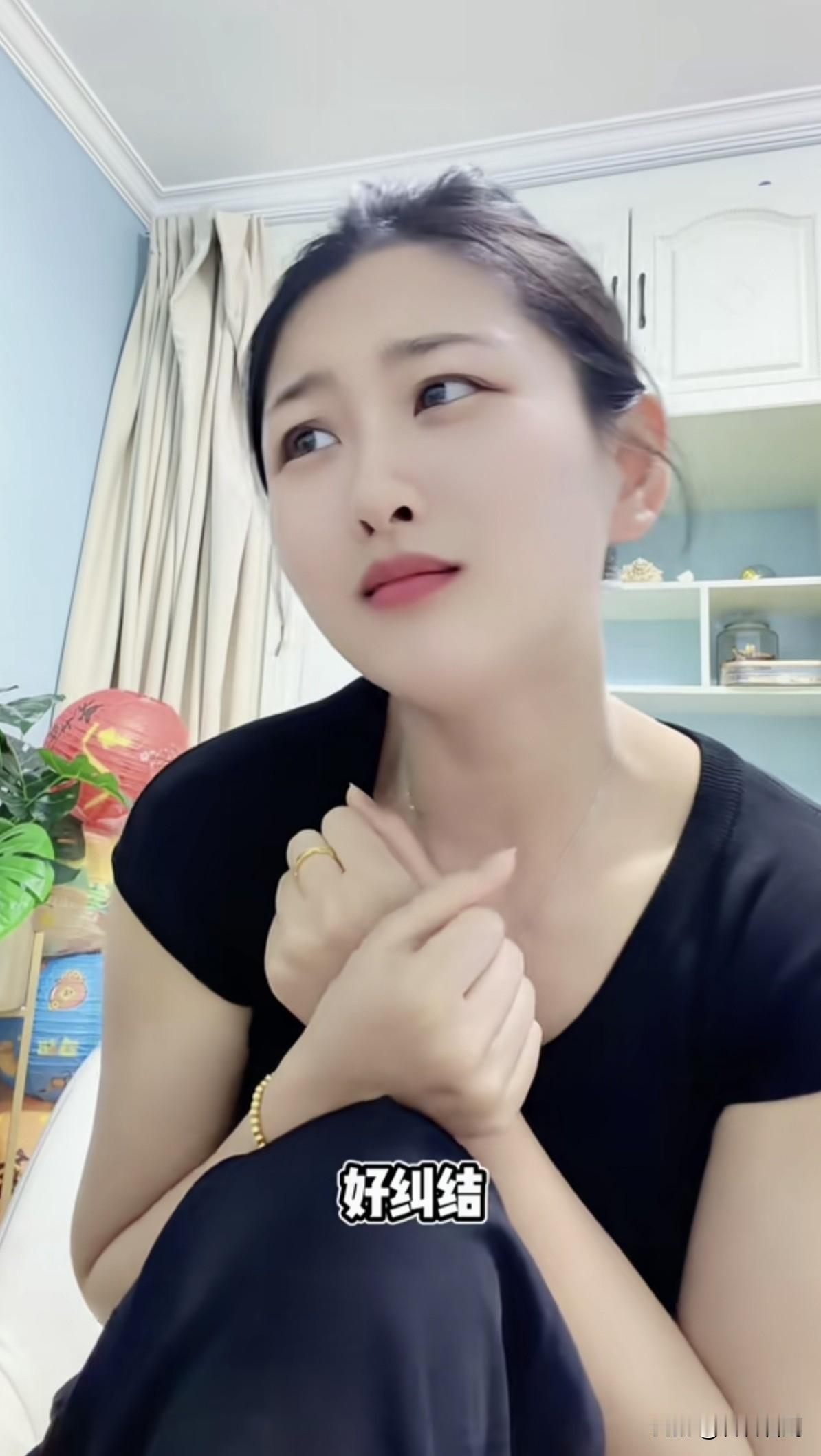《七律•砺性》
作者：转转看到


曾经鲜衣怒马骋，
今似深秋暮气重。
锋芒锐意