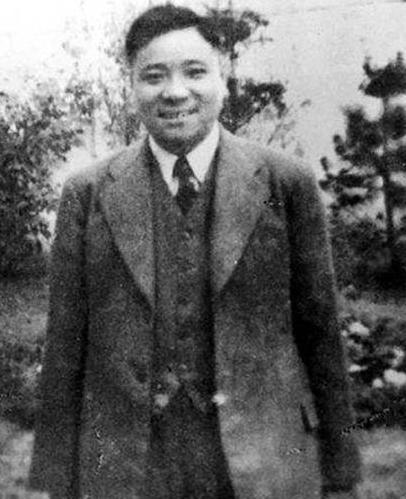 1939年，五重间谍袁殊，被76号逮捕，李士群要他招供，谁知他一点不慌，反而淡定