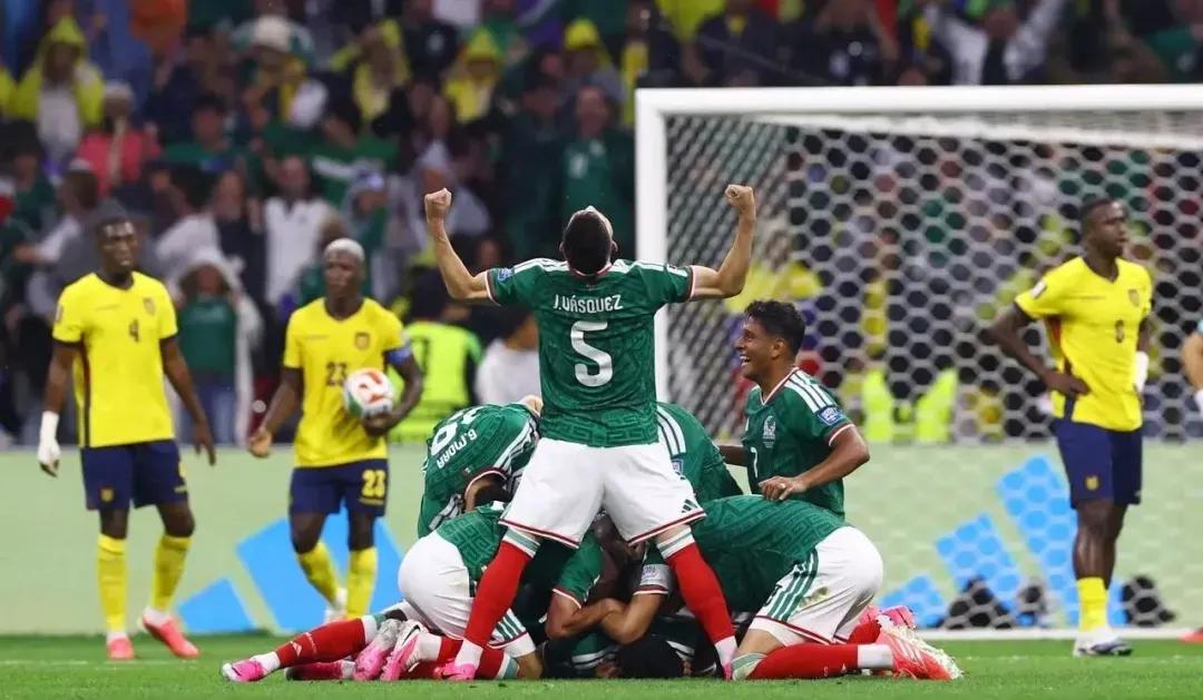 雷暴也拦不住！墨西哥2-0碾压晋级，这匹北美狼杀疯了
北京时间7月1日，世界杯1