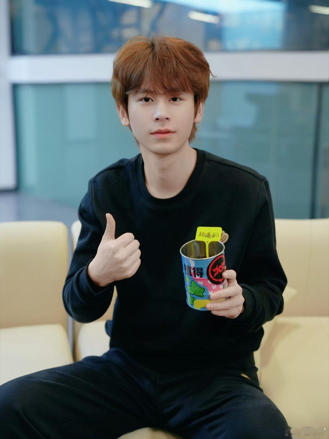 无畏NoFear 🍑心光自为引多远都无畏 这个世界乱糟糟的，而你干干净净，悬在