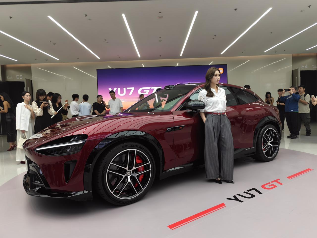 来看看小米YU7 GT 和小米 17 Max
酒红色这一版太帅了 [灵光一闪]