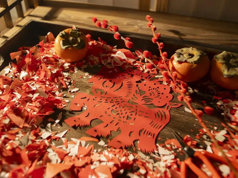 而且，现在过年的方式变得越来越多样化，人们的选择也更多了。很多人选择在过年时出去