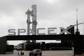 为什么星链在中国上空没信号？

这是因为国际电信联盟有个规则，轨道和频率要避让前