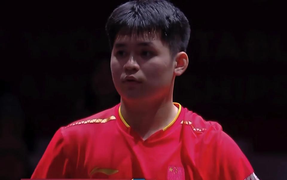 林诗栋4-1战胜卡尔森晋级16强丨多哈世乒赛，男单第三轮，国乒林诗栋对阵瑞典卡尔