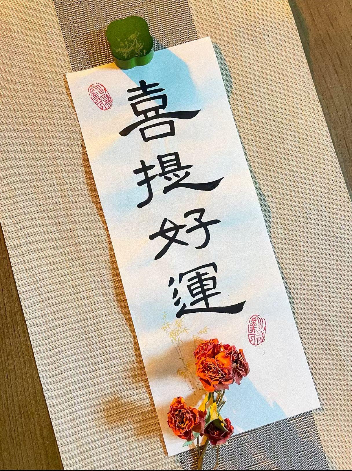 无论人生上到哪一层台阶，阶下有人在仰望你，阶上亦有人在俯视你。 你抬头自卑，低头