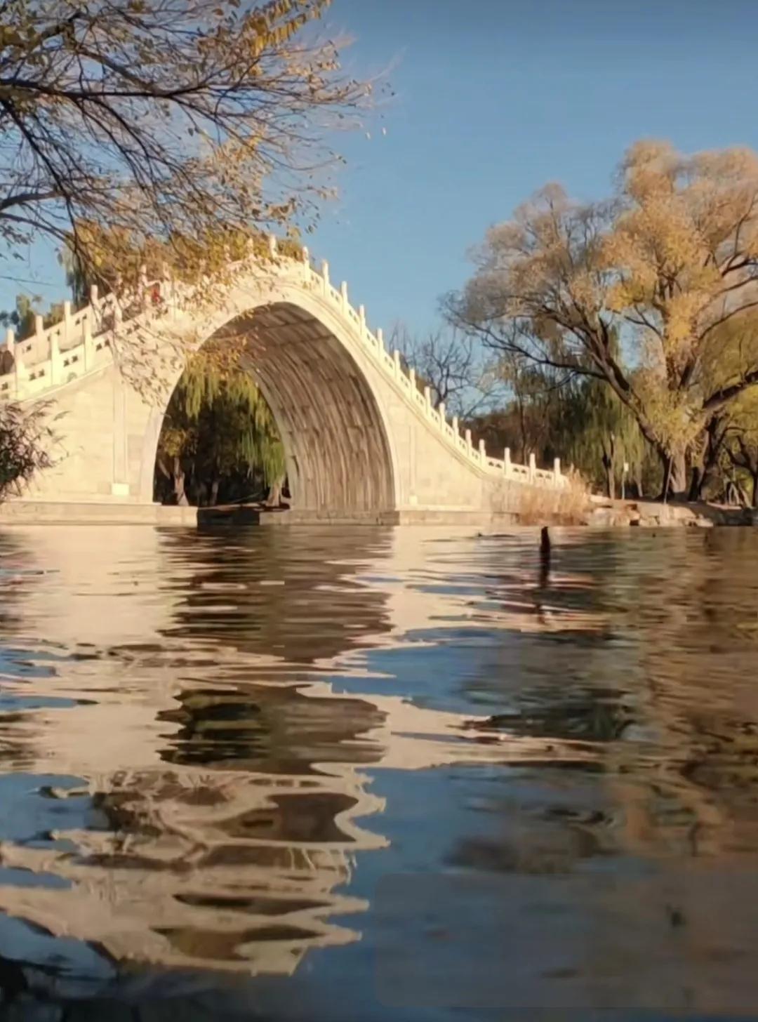 初冬的颐和园，依然秋色横空（1）