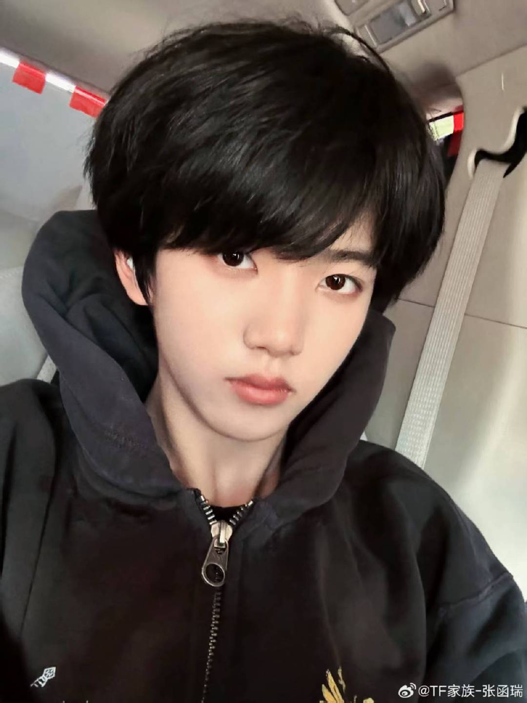 张函瑞愚人节营业照 张函瑞愚人节营业图 哇哇哇哇哇 